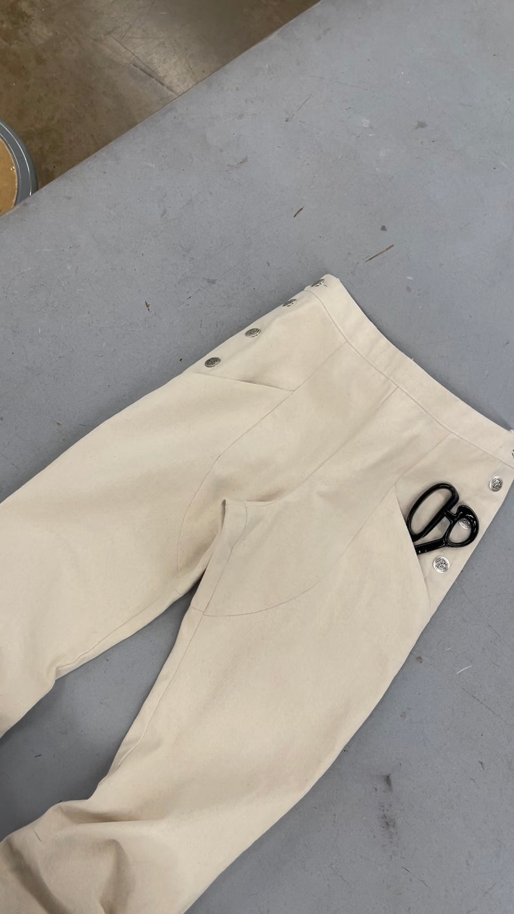 Knotted leg pants