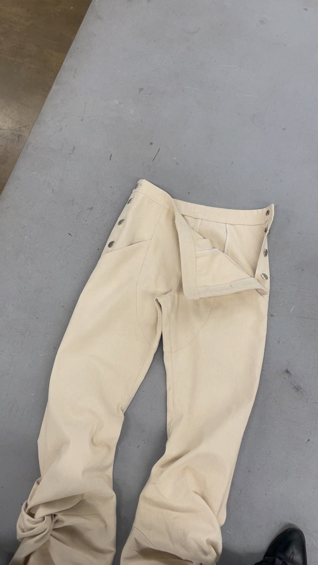 Knotted leg pants