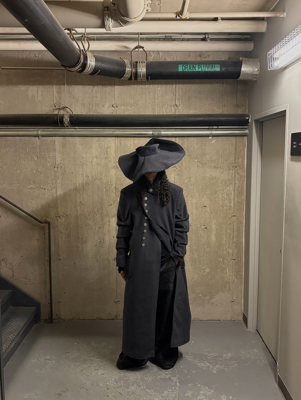 Stacked sleeves wool overcoat