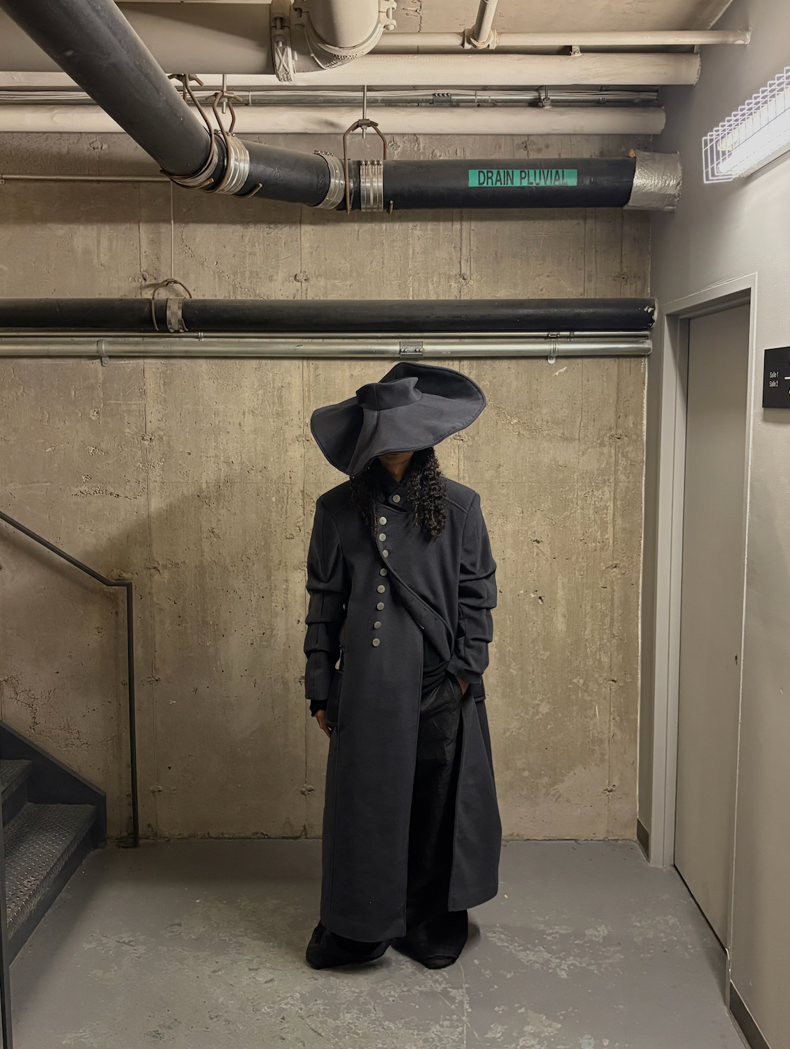 Stacked sleeves wool overcoat