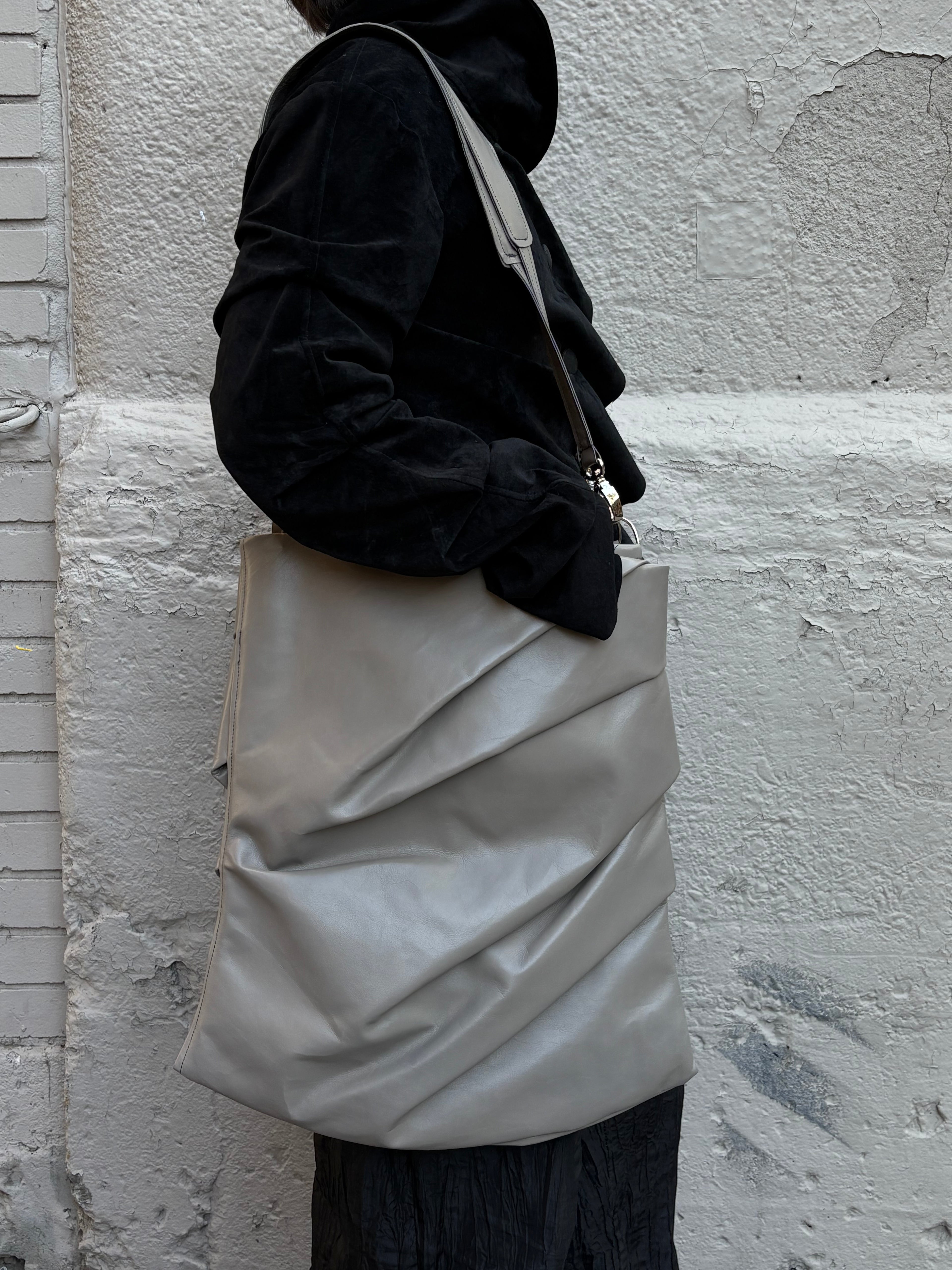 Draped leather bag - Grey